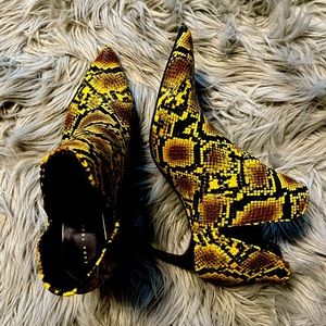 Women’s Zara snake skin boots. Never worn size 10.